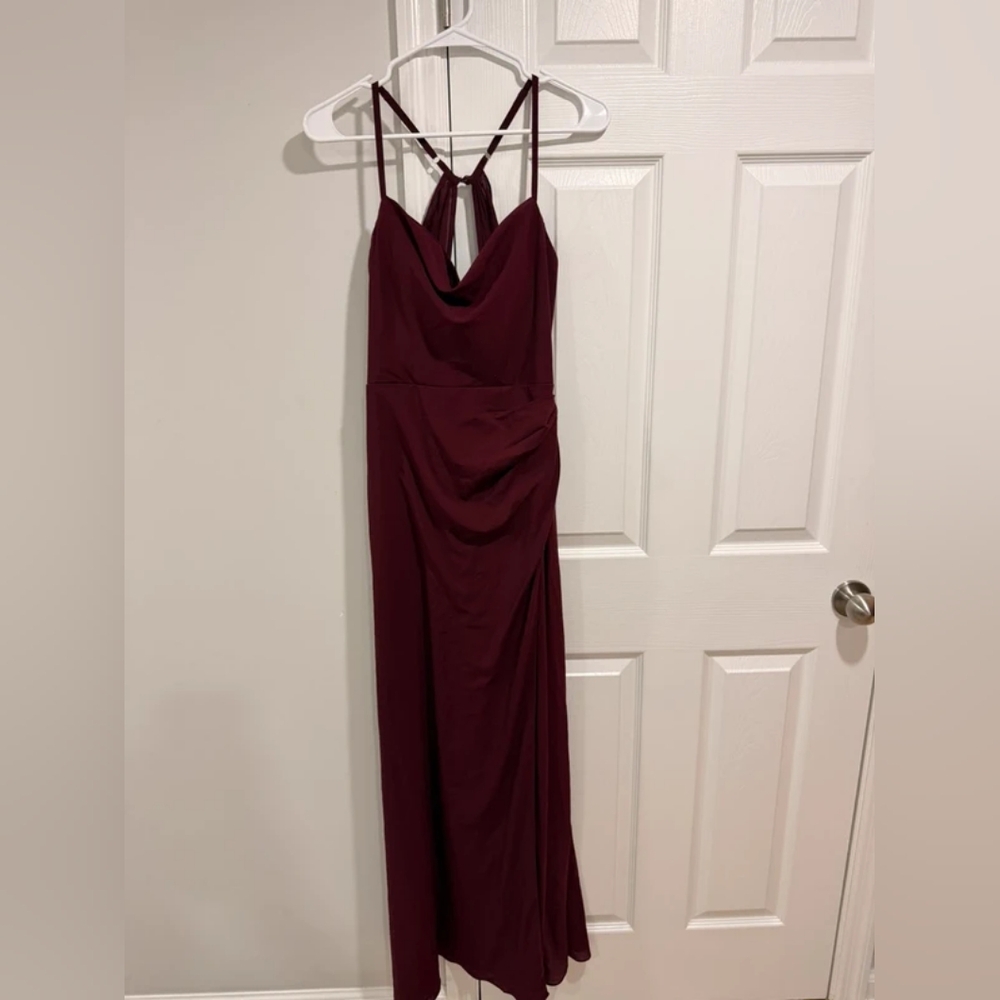 Elegant Burgundy Maxi Dress